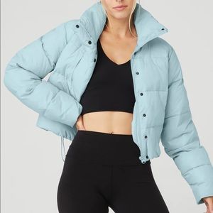 NWT Alo Gold Rush Puffer in limited color Chalk Blue